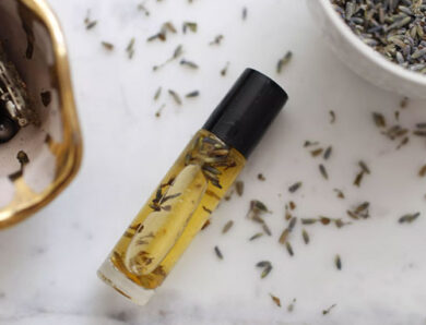 DIY esenciální olejový parfém